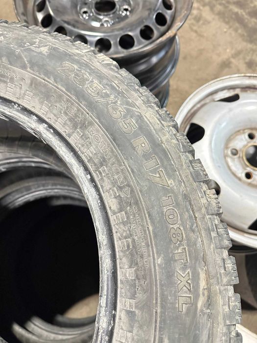 Б/у 235/65 R17 Nokian Hakkapeliitta 5  6 мм  CC12-07