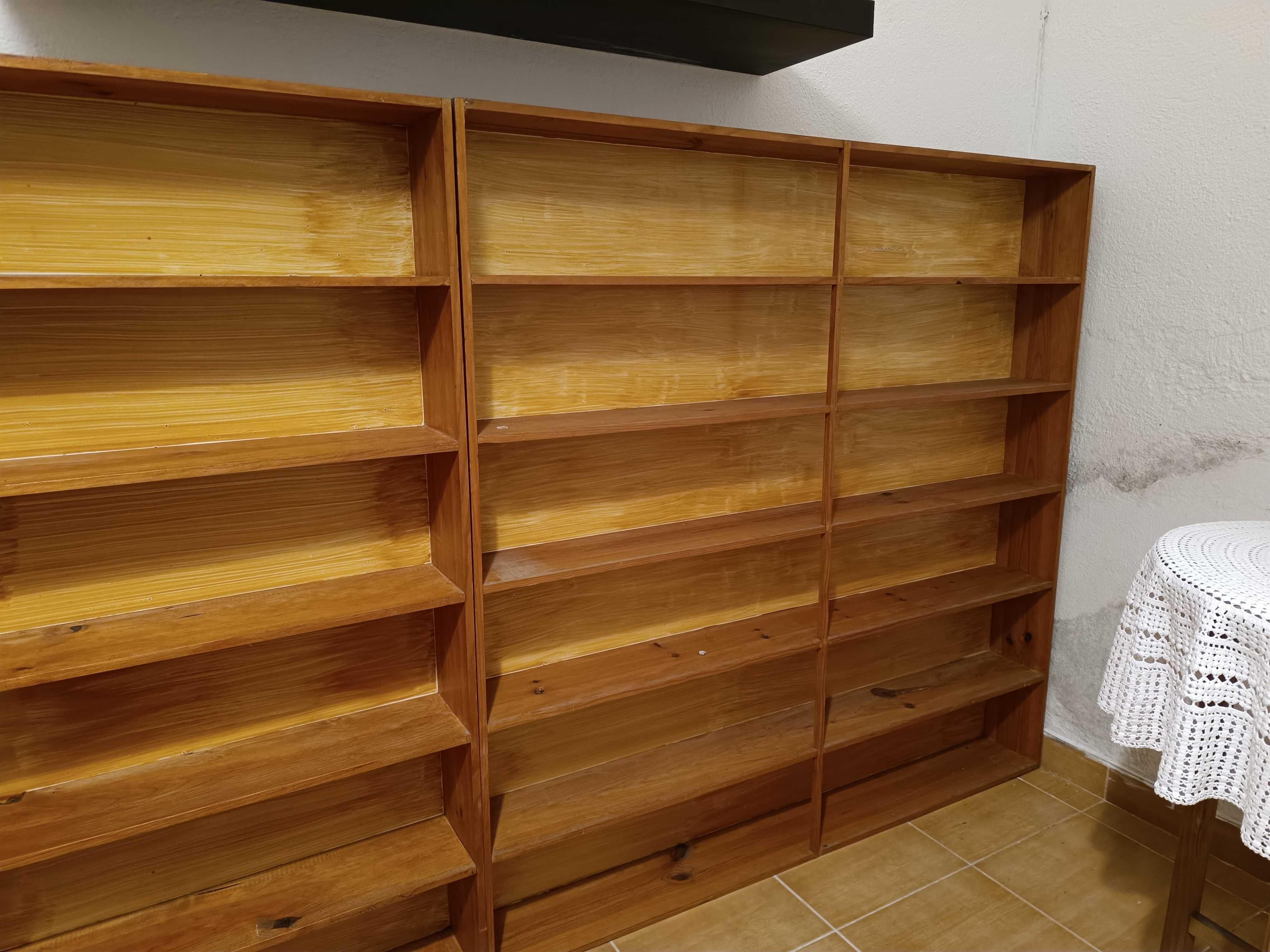 Móveis de DVDs feitos à mão