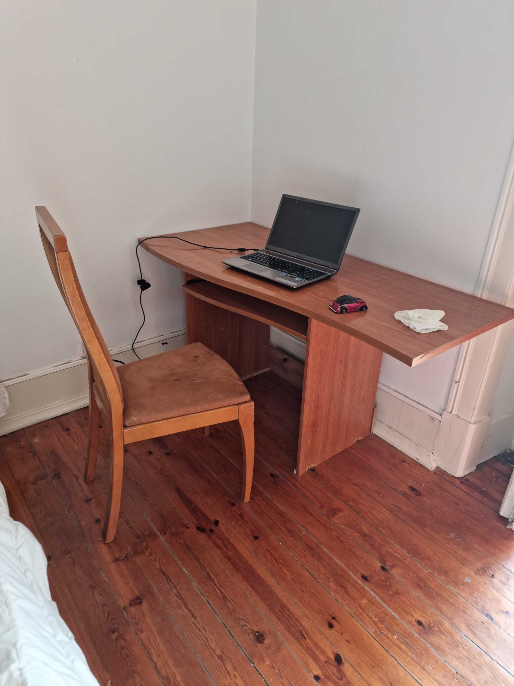 vende cama Roupeiro mesas cadeiras todos moveis de casa para desocupar