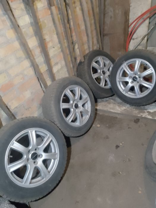 Зимова шипована резина Nokian 205/60/r16