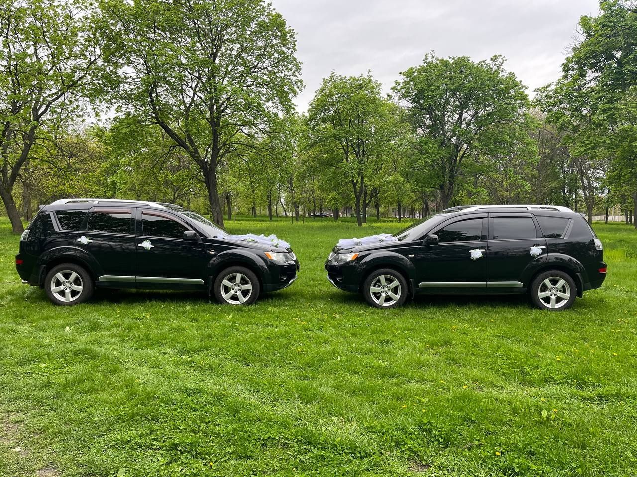 Два однакових авто на весілля, прокат- кортеж Mitsubishi Outlander XL