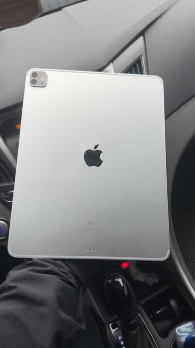 iPad Pro 12.9 ( 4 gen) 512 памяти на планшете