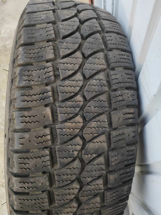 Opona zimowa 1 szt 235/65R16C Taurus 201 Winter LT
