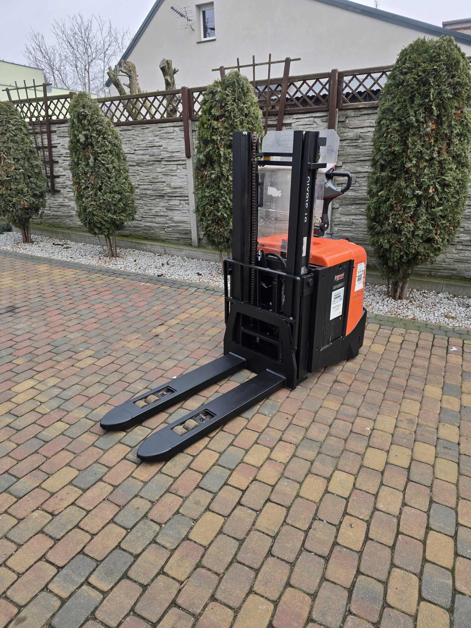 Wózek paletowy masztowy elektryczny Toyota BT SPE 125 sztaplarka 2012r