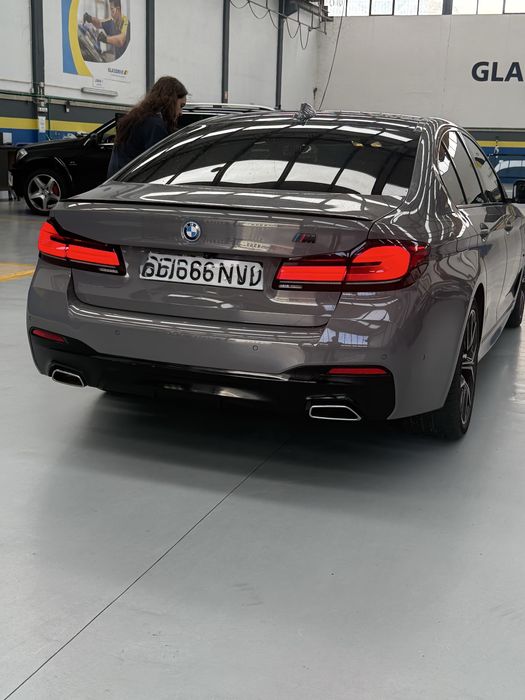 BMW 530e Pack M como novo