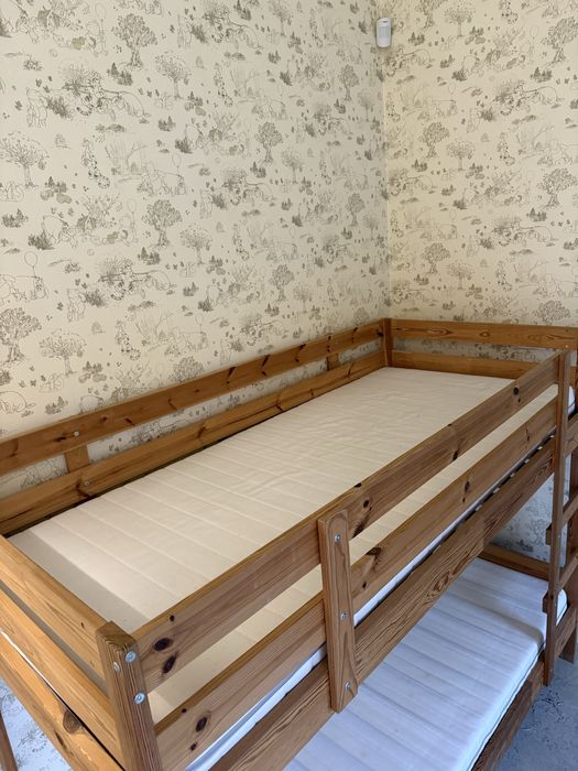 Двоповерхове ліжко Ikea з матрасами