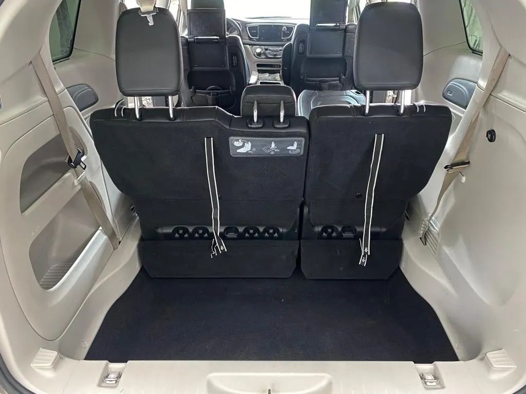 Wypożyczalnia wynajem samochodów bus- 8/9 osobowe, VIP