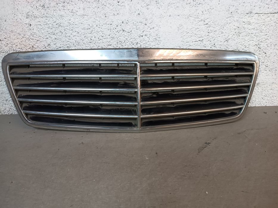 Vendo grelha de frente Mercedes Benz CLK (C 208)ano 1996/2000