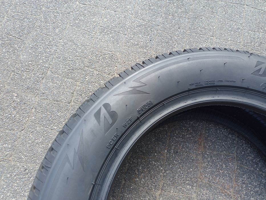 215/60r17 96H Bridgestone Blizzak Lm 005 pojedyncza zimowa 23R 99% bie