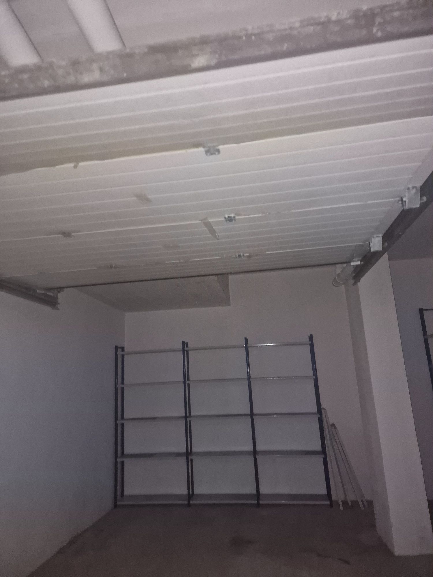 Alugo garagem Box 21mt2 (Pinhal Novo)