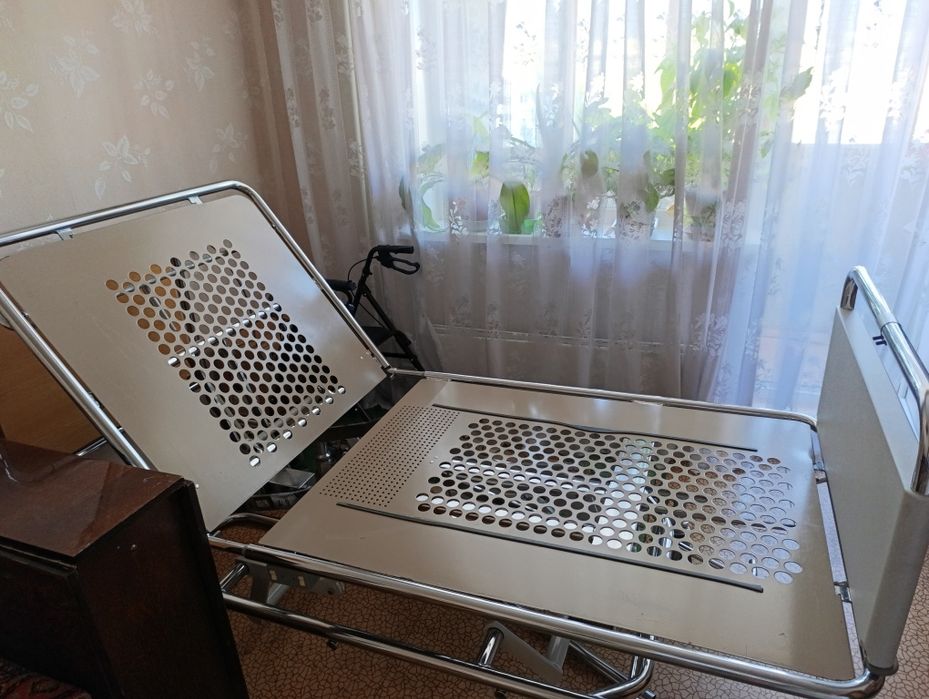 Продам функціональне медичне ліжко з електроприводом