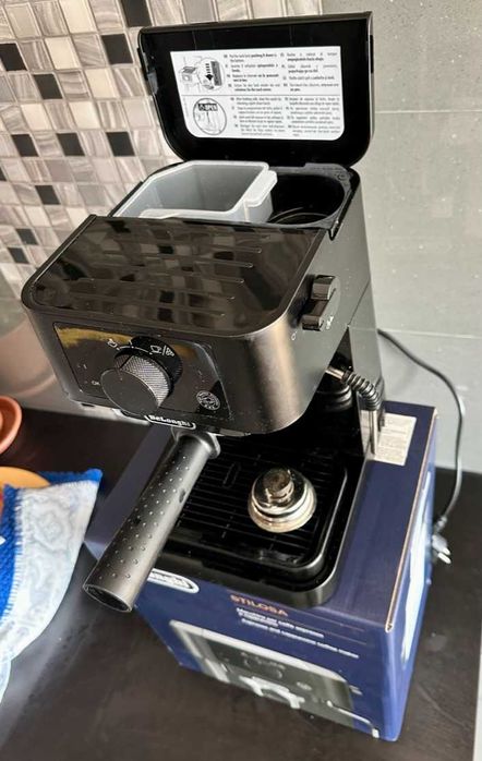 Maquina de café DeLonghi Stilosa - NA CAIXA!