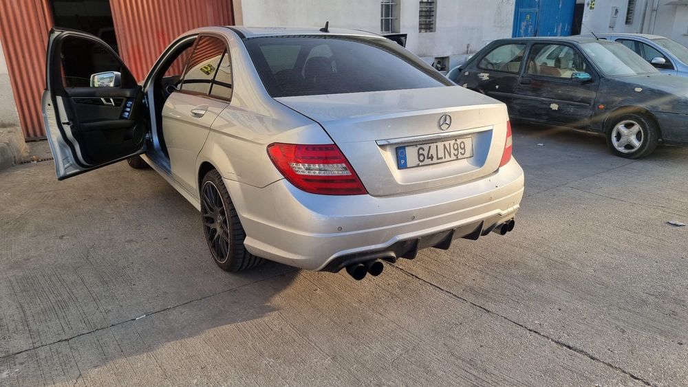 Mercedes C180 2.2cdi com 200cv