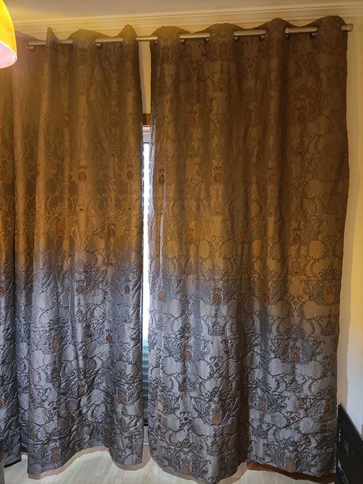 Cortina de sala (gato preto)