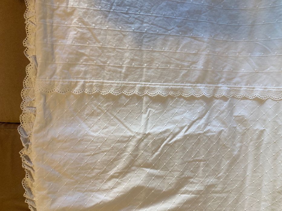 Colcha para cama de criança bordado inglês