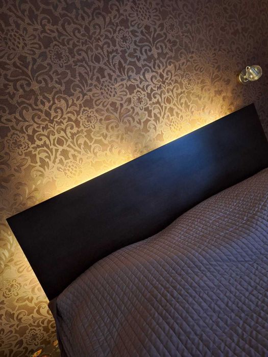 łóżko 160 X 200 z pojemnikiem na pościel, 2 szafki nocne