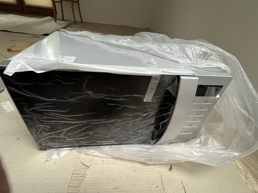 Mikrofalowka SAMSUNG GE86V