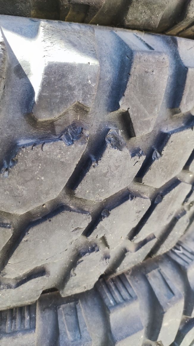 Pneus 235/85 r16