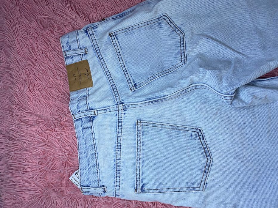 Голубые джинсы мом