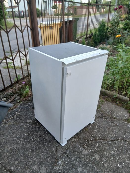 Mała lodówka z zamrażarnikiem flirmy PKM  energooszczędna A+,jak nowa.