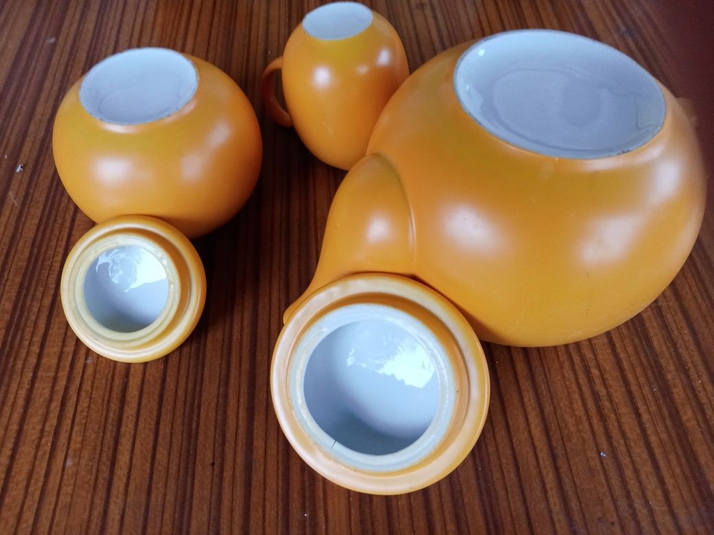 Serwis kawowy 6 osobowy niesygnowany porcelanowy