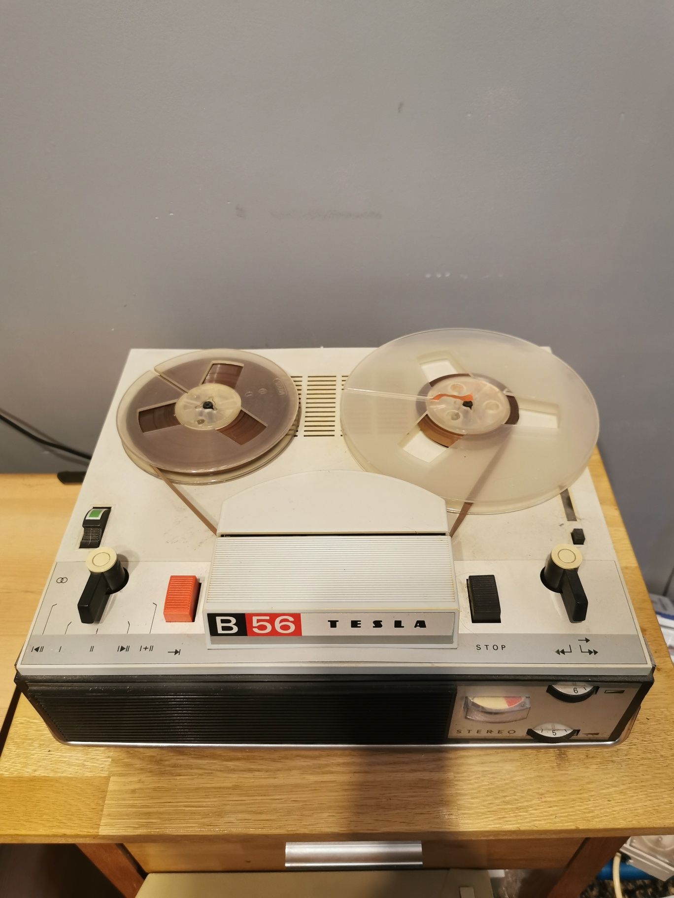 Magnetofon szpulowy Tesla B 56