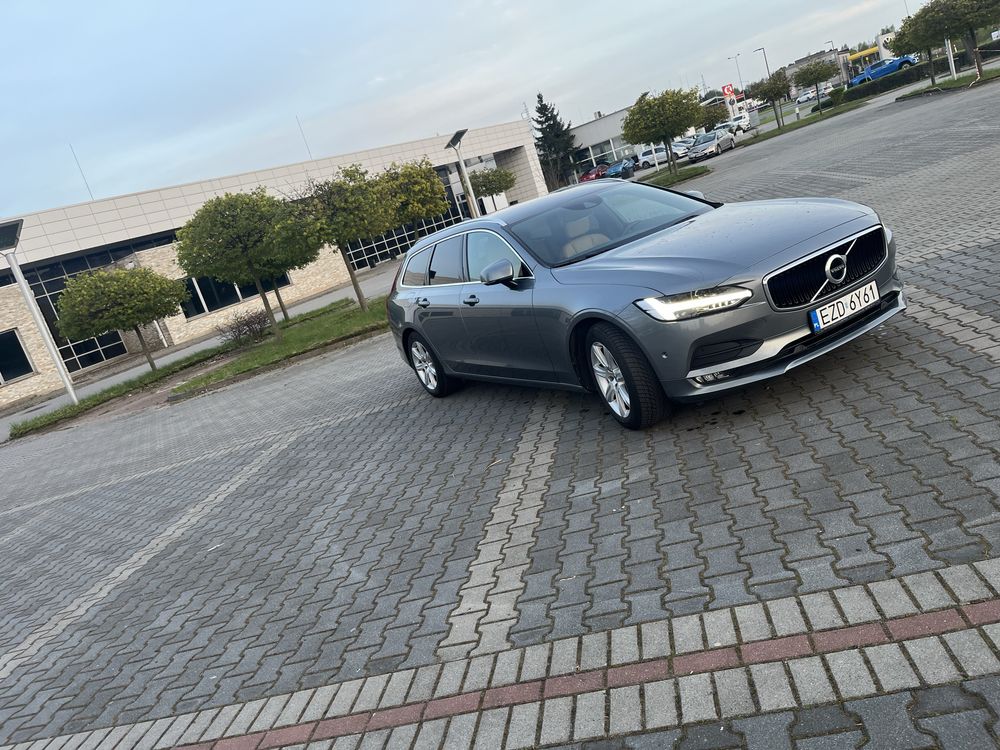 Volvo V90 D4 Momentum Bdb stan Prywatnie