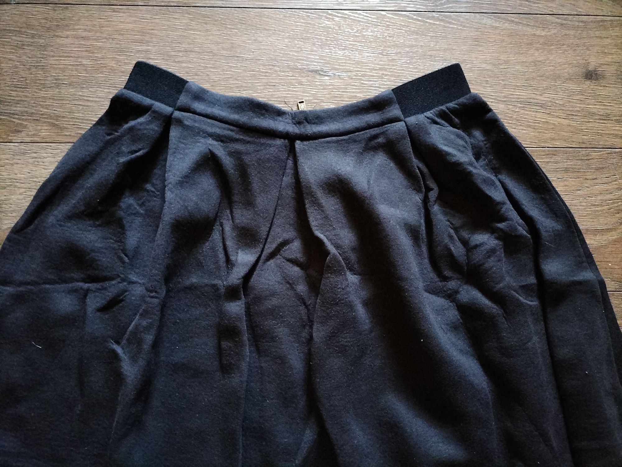 Czarna spódnica Reserved