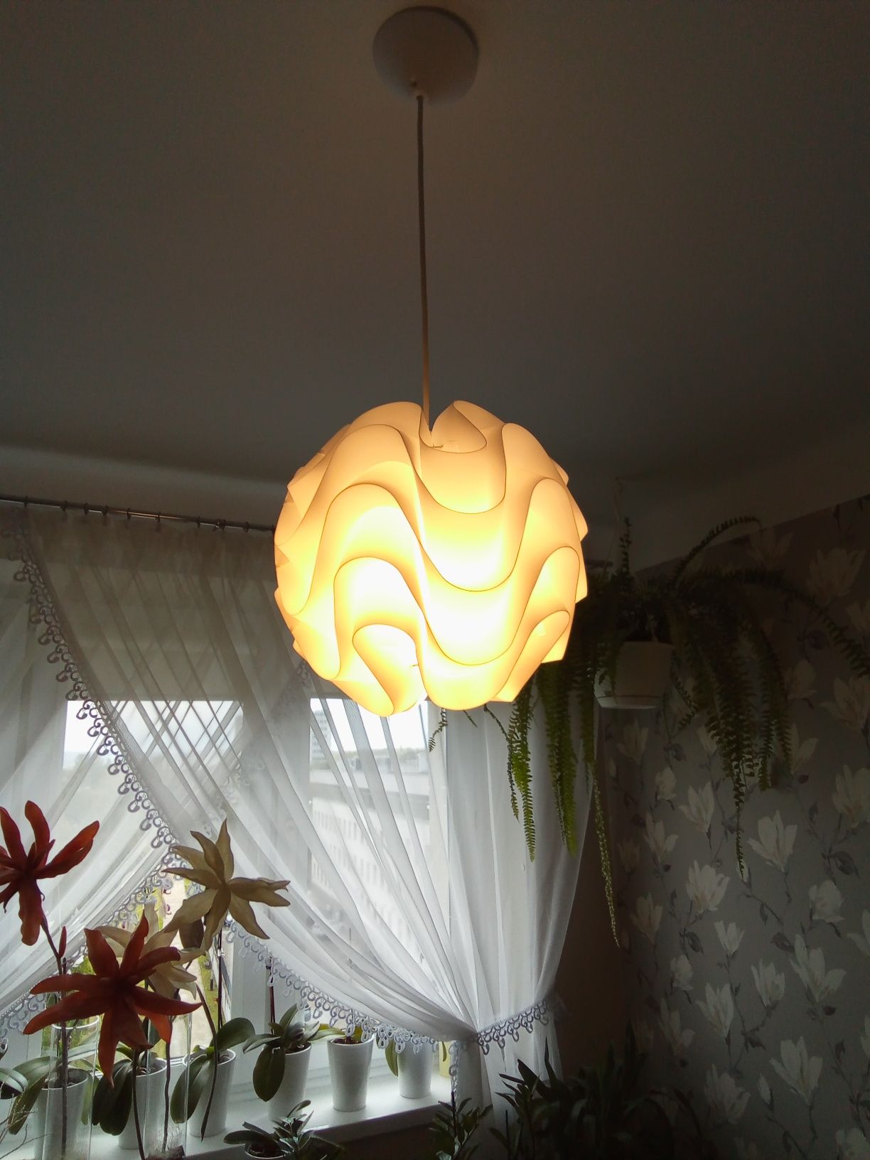 Sprzedam lampę sufitową białą