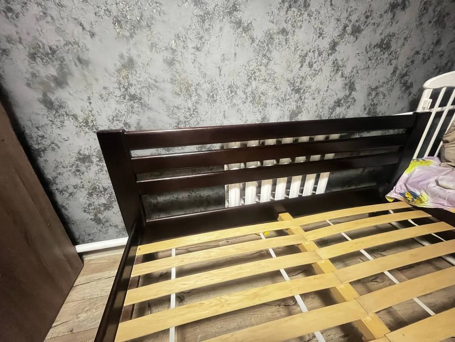 Продам ліжко,кровать в ідеальному стані