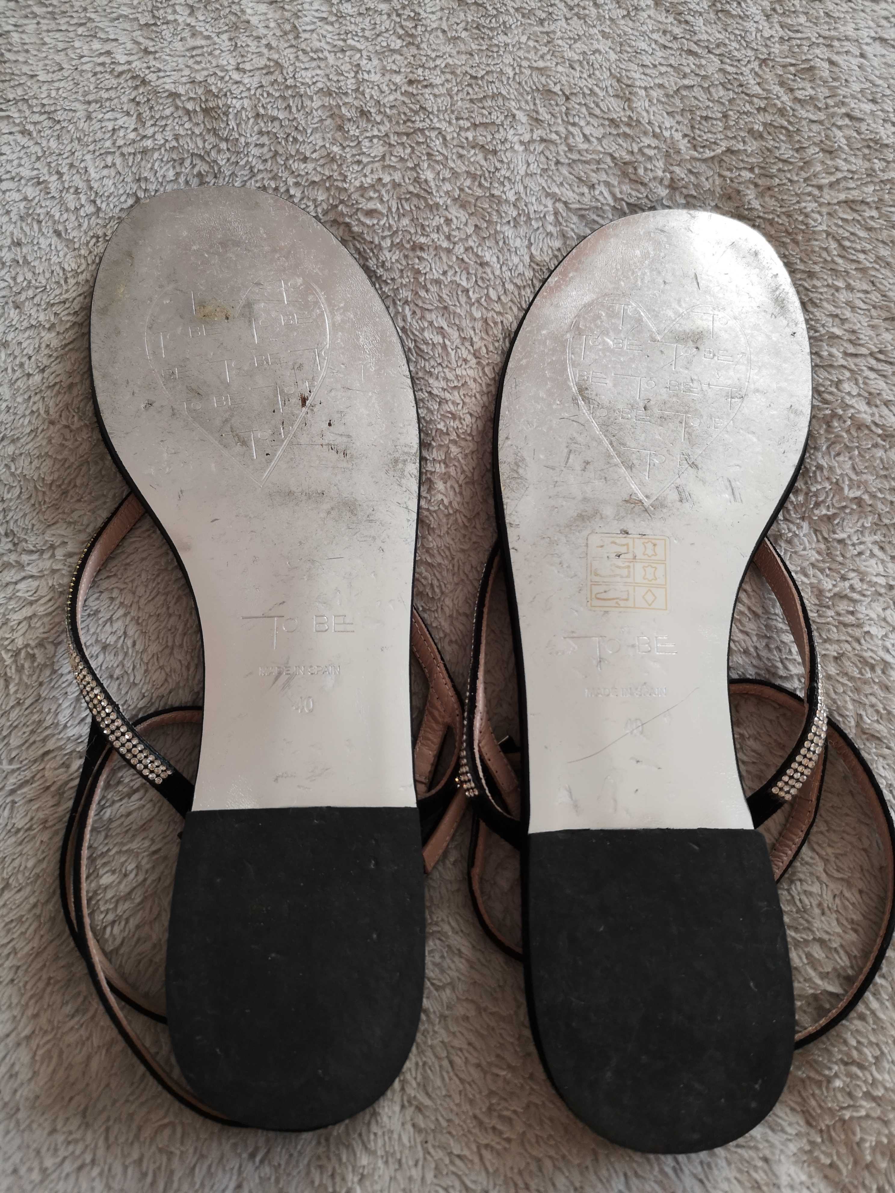 Czarne skórzane błyszczące zamszowe sandały japonki To Be 40 jak nowe