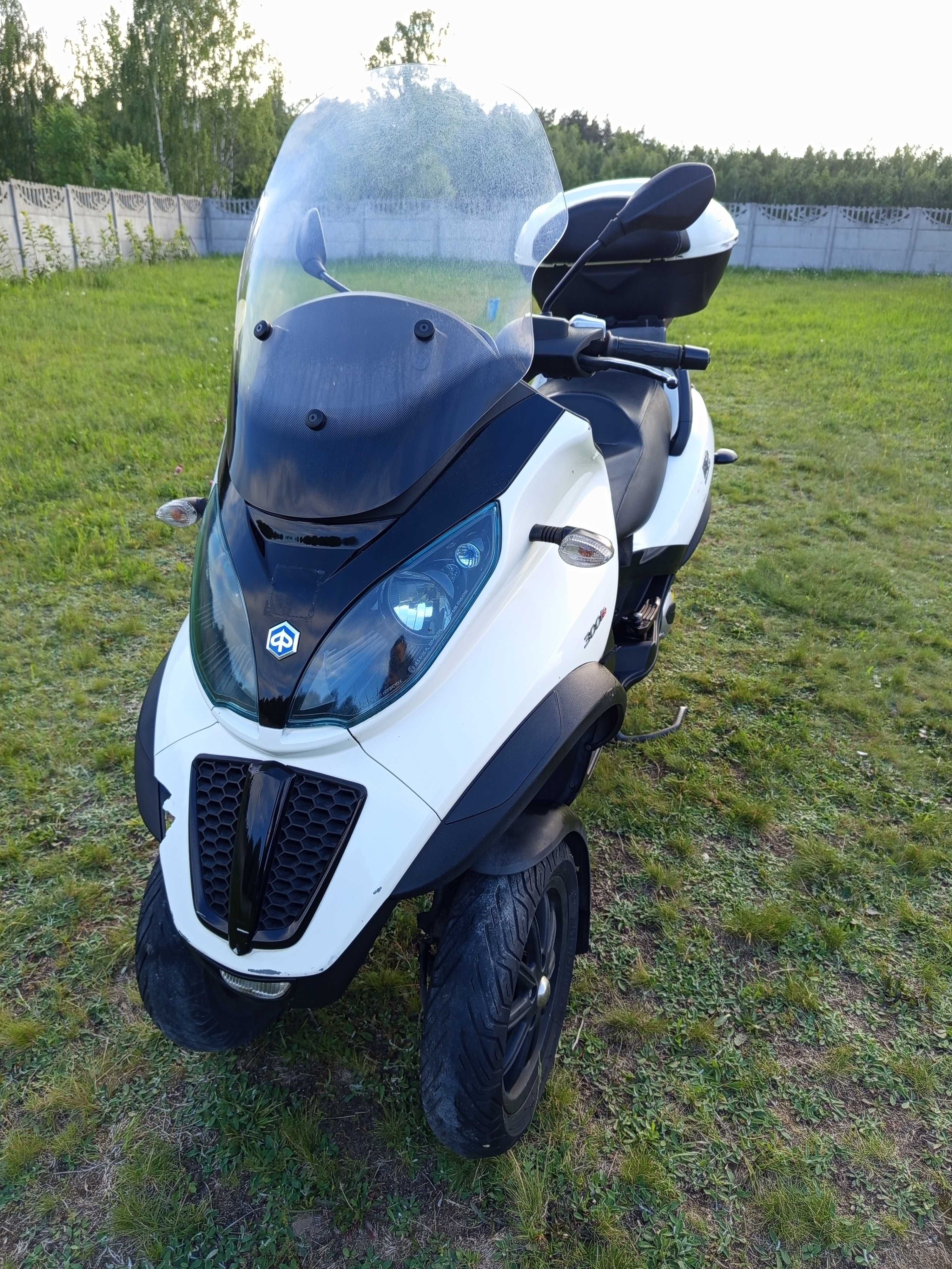 Piaggio MP3 kategoria L5e