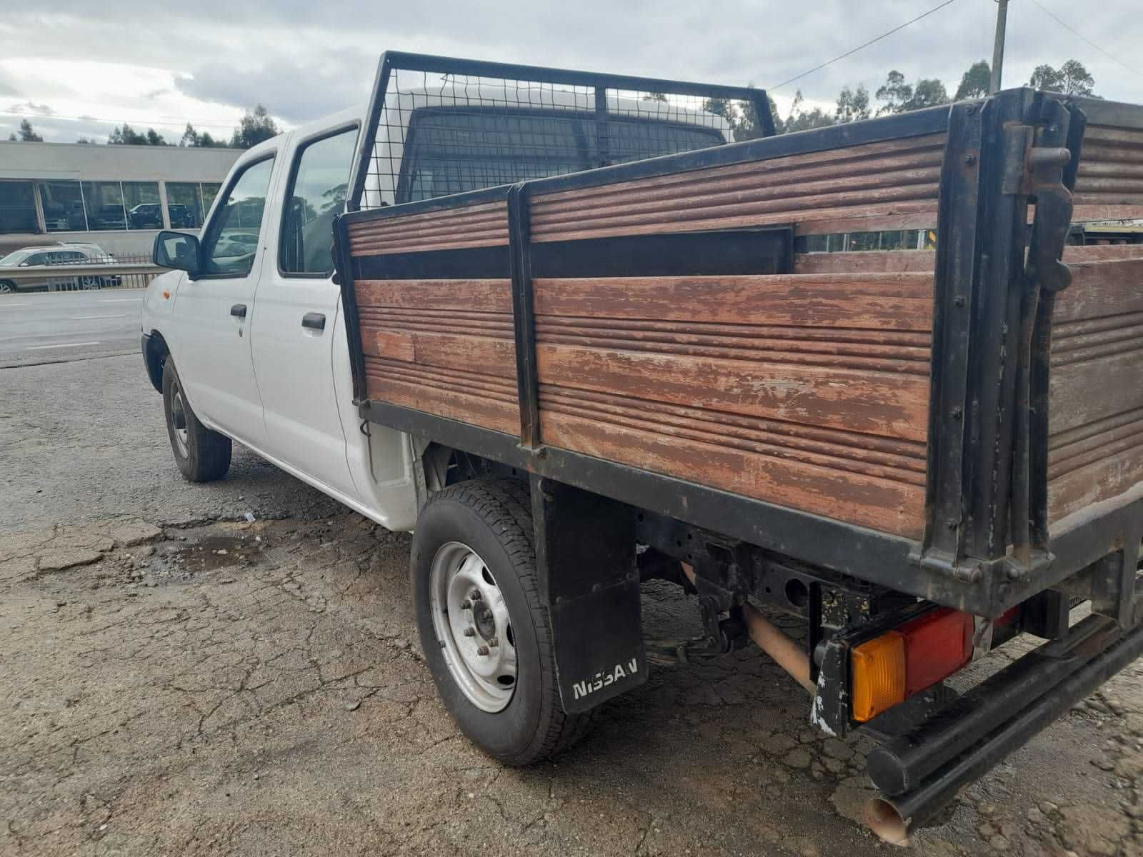 Vendo Nissan Navara, cabine dupla.