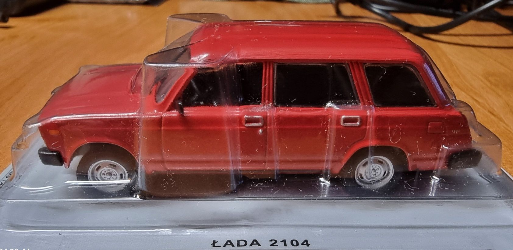 Łada 2104 Kultowe Auta PRL. Nowy Zapieczętowany Model + Gazetka