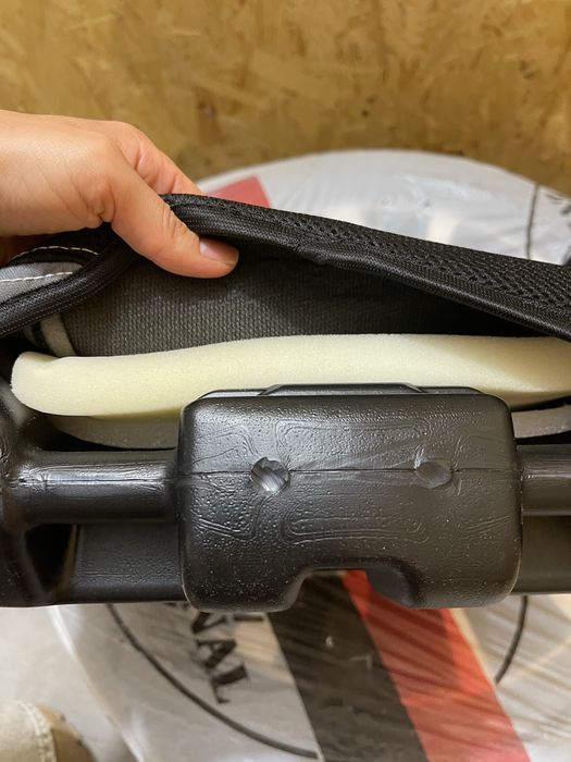 Бустер дитячій в автомобіль