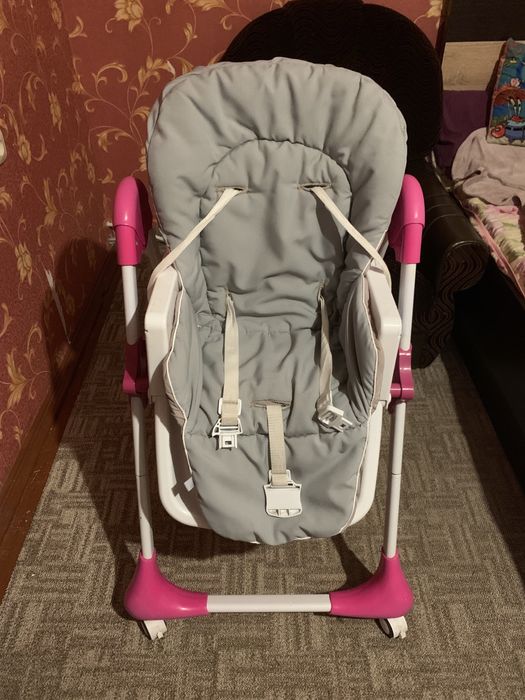 Дитячий стілець для годування