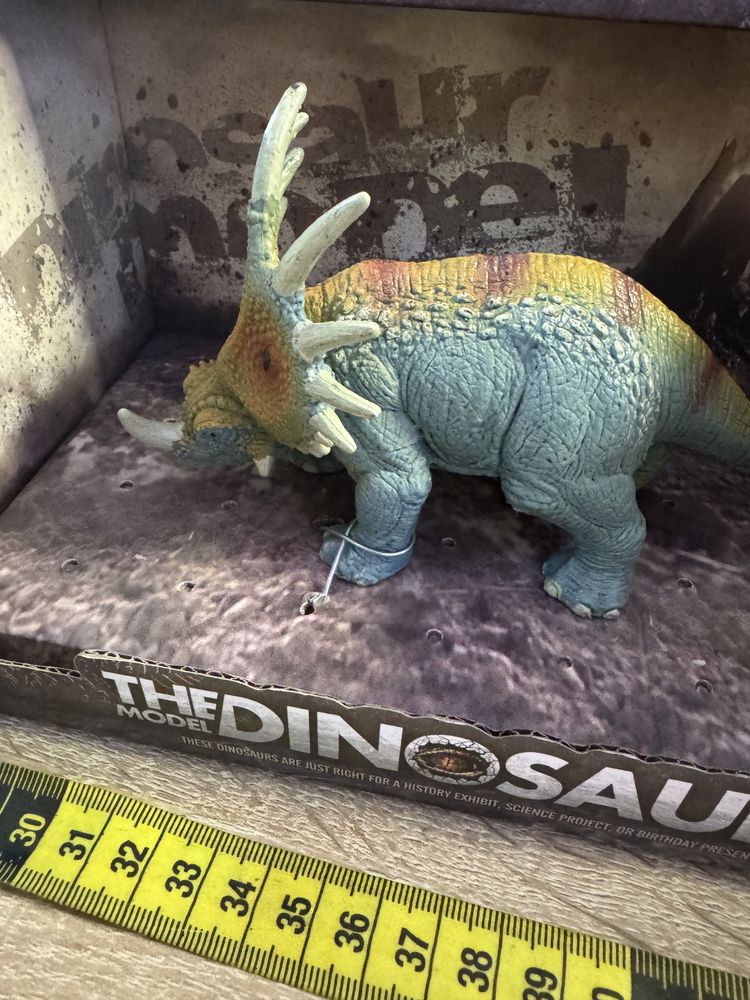 Zabawka figurka dinozaur