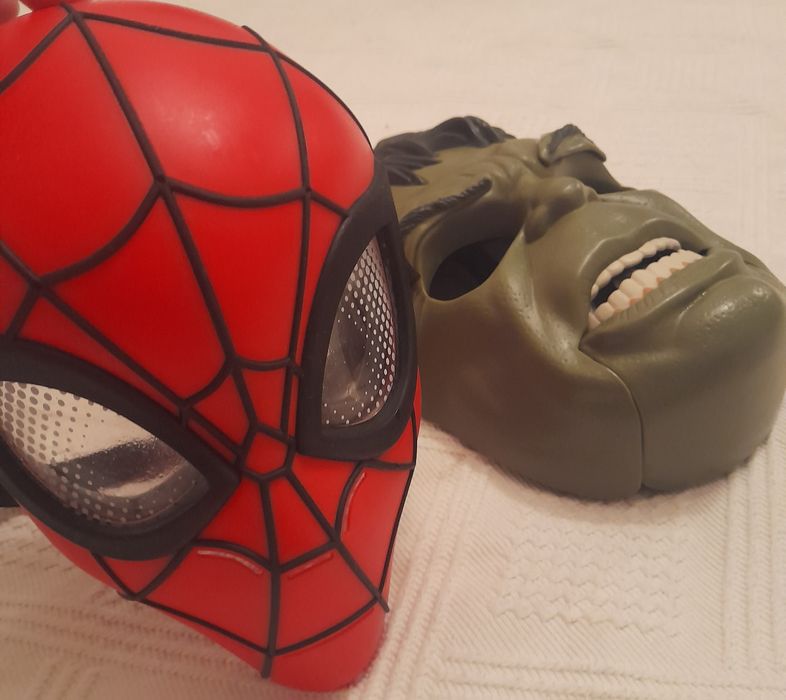 Máscaras da Marvel: Hulk e Spiderman
