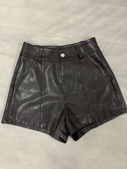 Шкіряні шорти жіночі