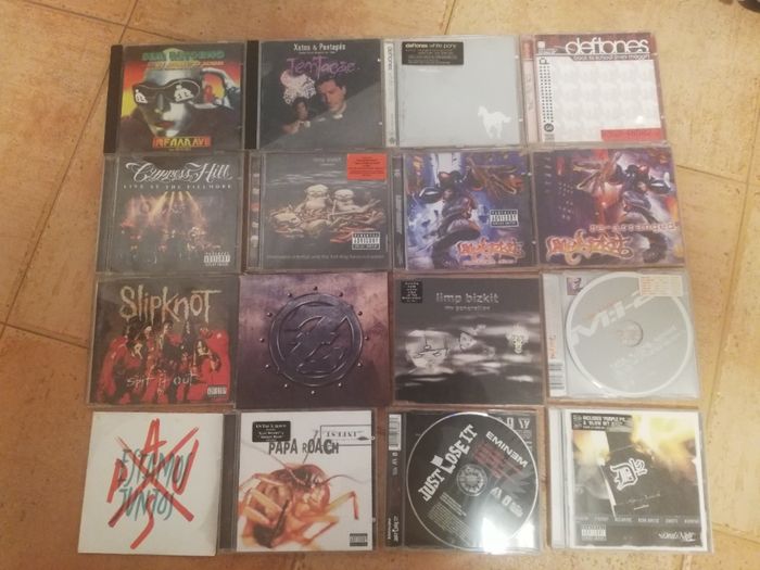 CDs de Musica e DVDs de Bandas
