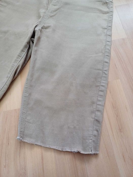 Beżowe szorty jegginsy damskie M&S rozmiar M z materiału na lato