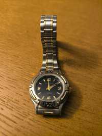 Relógio de pulso Claremont, bracelete metálica e fundo negro