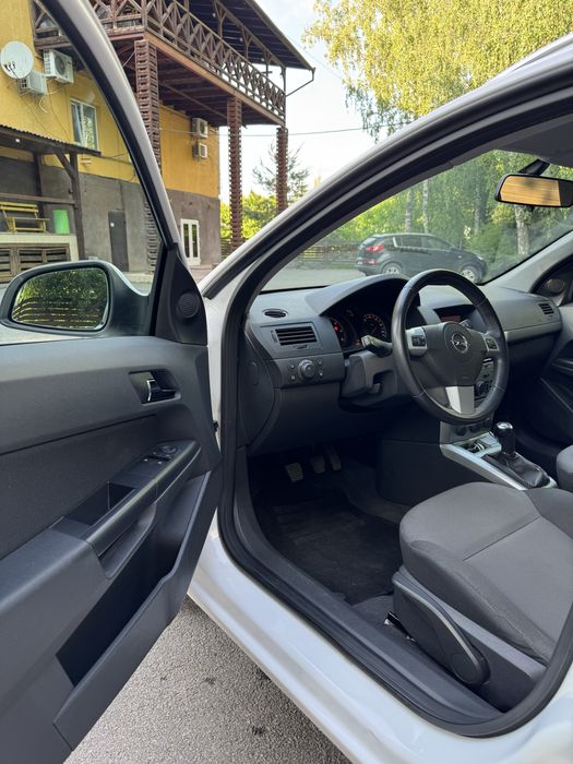 свіжоприганий(вже на укр. номерах) Opel Astra H 2011 універсал 1.7 диз