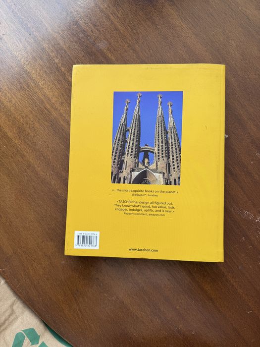 Livro Antoni Gaudie e livro para o artista