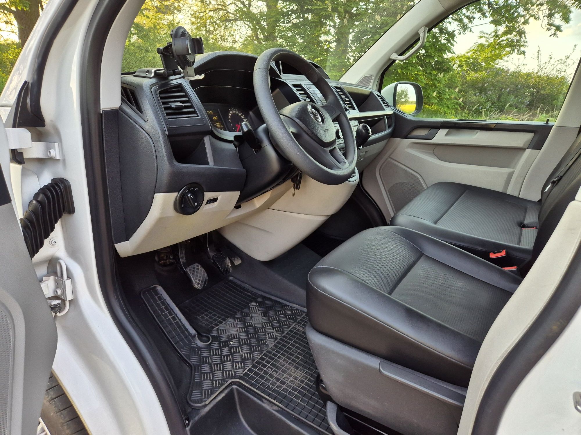 Volkswagen T6 8 osobowy 2.0Ts i 150KM Alu 19 Faktura vat 23%