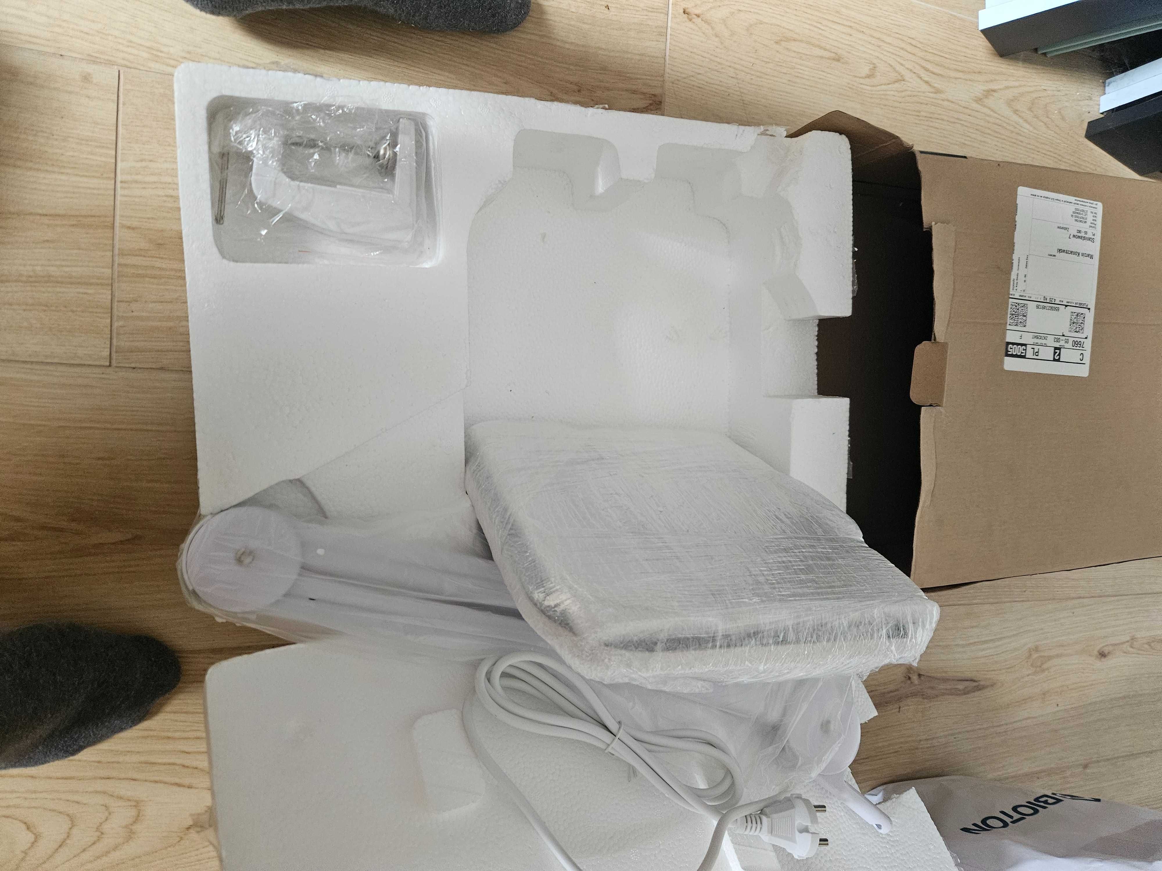 Lampa kosmetyczna z lupą - nowa, firmy Physa