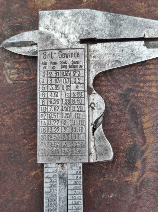 Mauser antyk w skórzanej kaburze suwmiarka