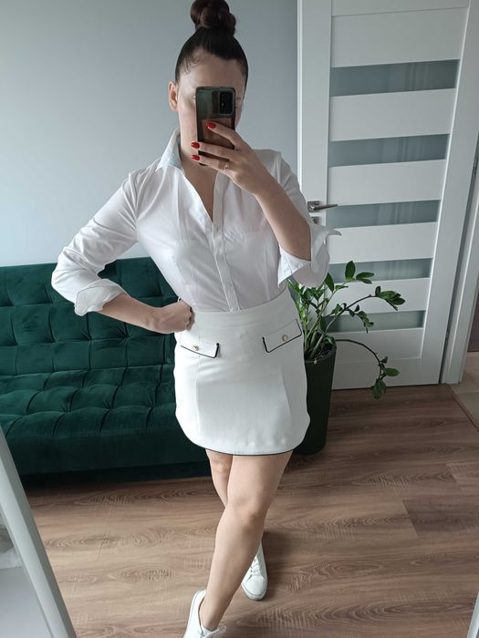 Spódnica mini lamówka guziki biżuteryjne