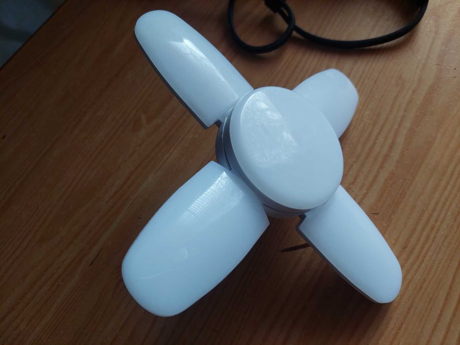 ЛЕД лампочка ромашка новая в хорошем состоянии