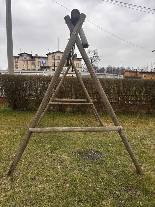 Huśtawka z drabinką dla dzieci